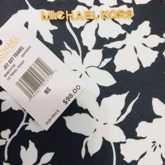 MICHAEL KORS TRAVEL COSMETIC BAG - Picture 2 of 5